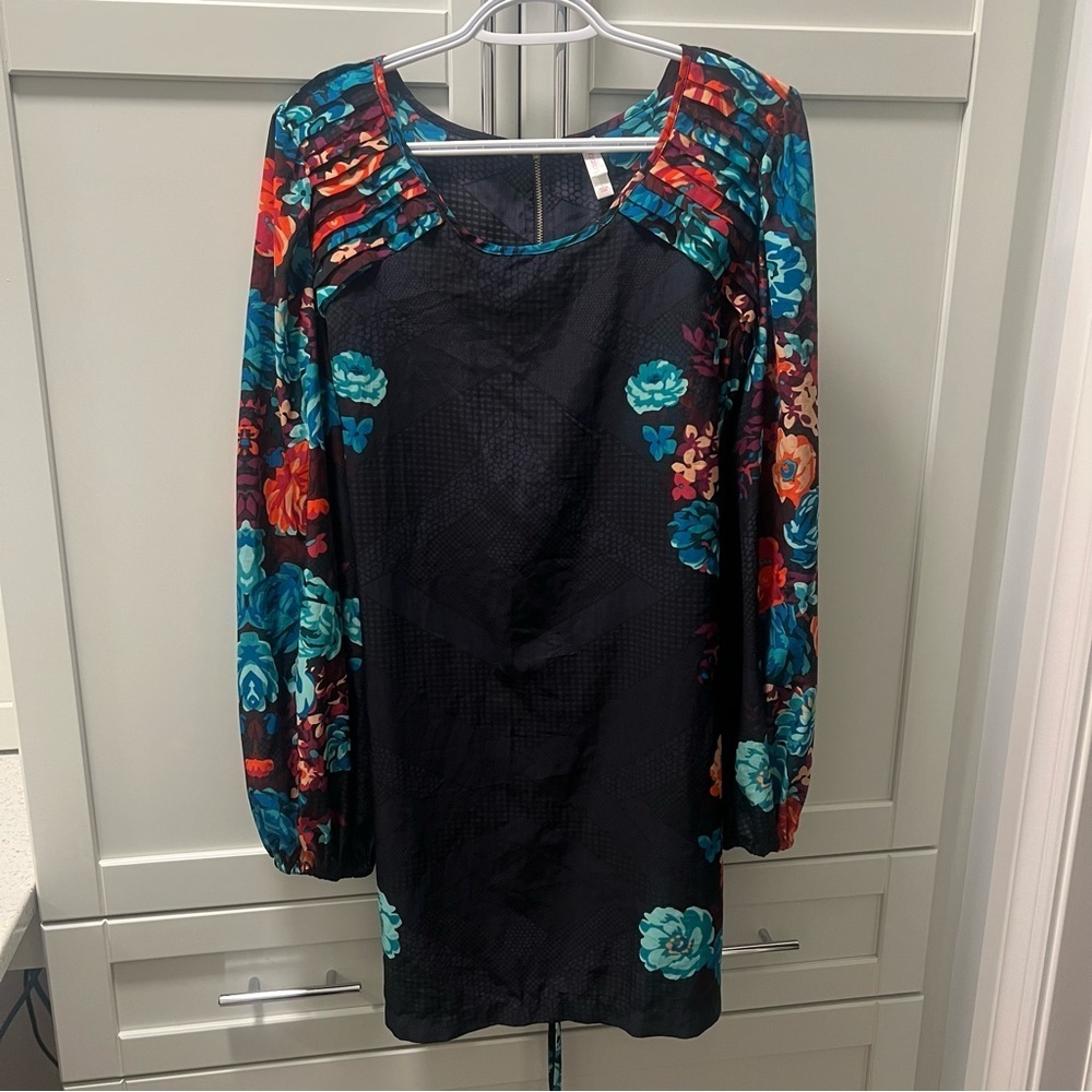Gorgeous Prints - see closeup photos! XHILARATION Floral Navy Lightweight Dress